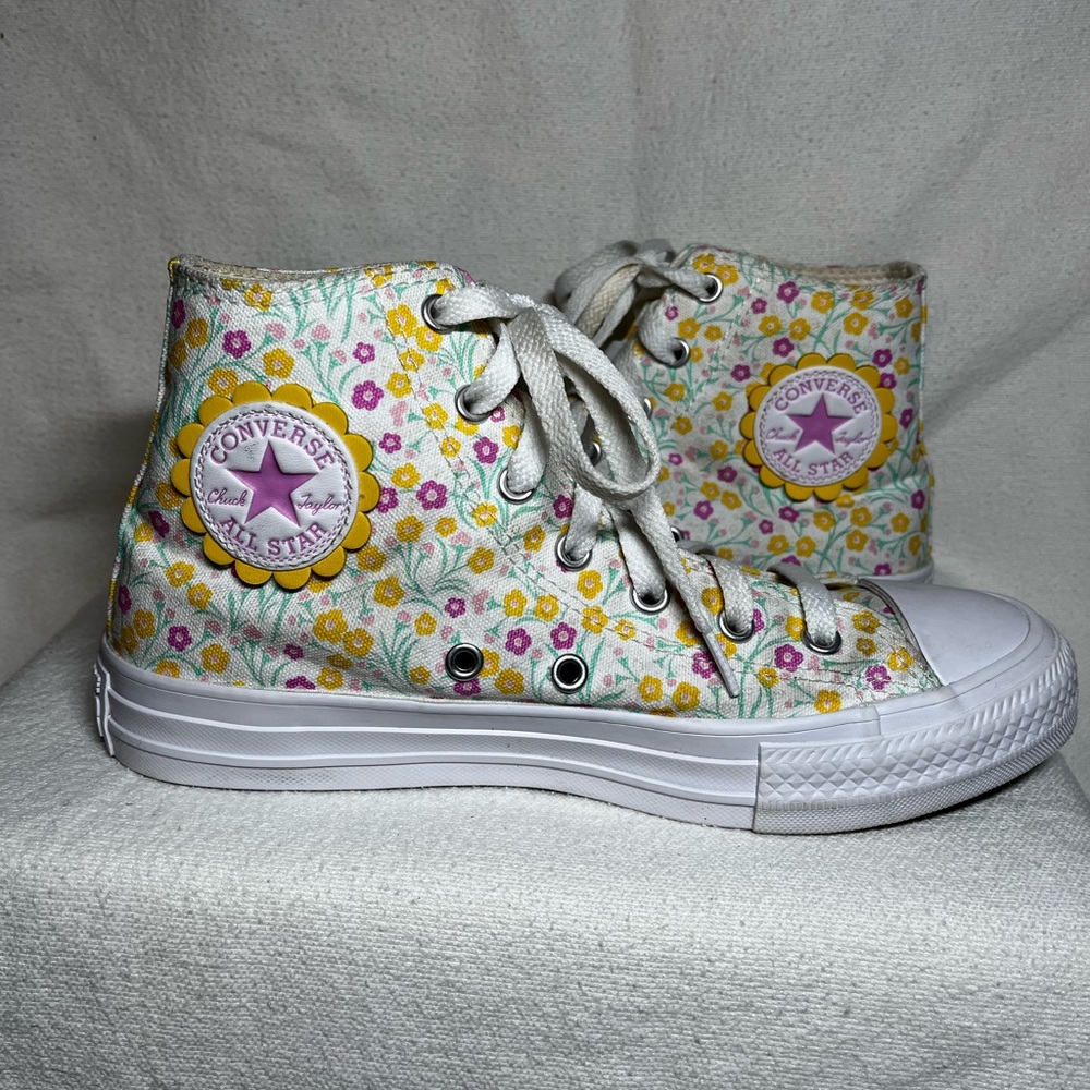 Converse All Star Chuck Taylor Floral Women’s size 4